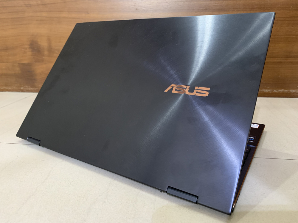 Asus ZenBook Flip S (UX371) First Impressions